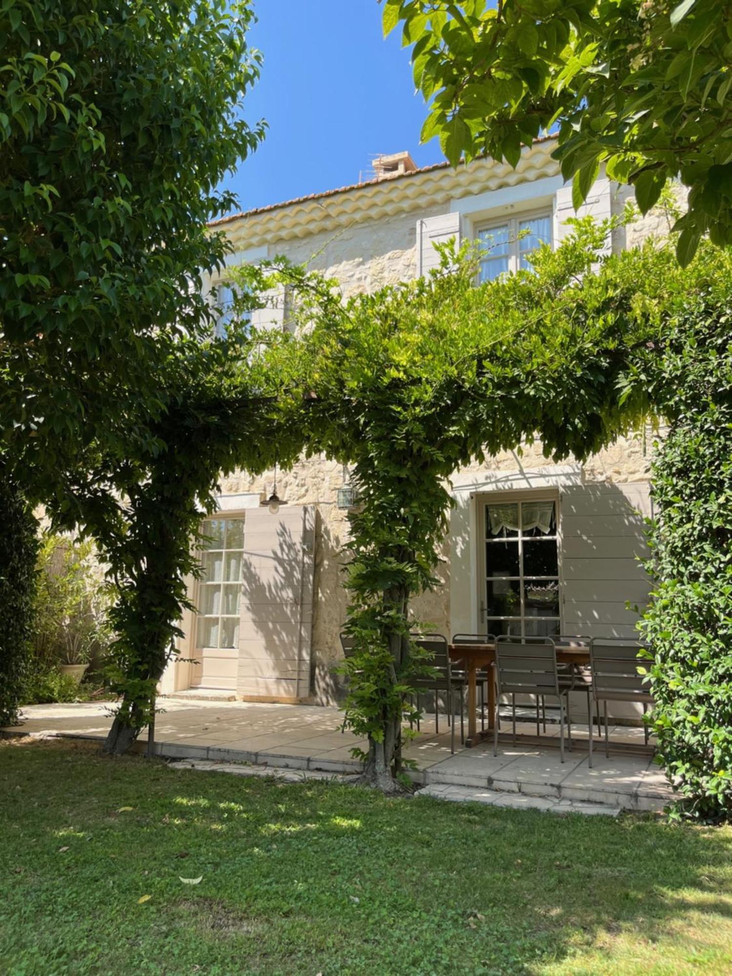 Le Mas Du Chemin : Mas Typique Des Alpilles Paradou Exterior photo